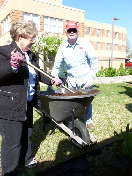 VA Garden April 2013 044